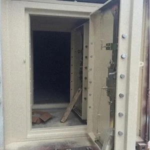 40 FOOT AUTONOMY FORTIFIED CONTAINER Double door – open
